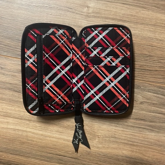 VERA BRADLEY | Floral Quilted Wristlet - Picture 5 of 5